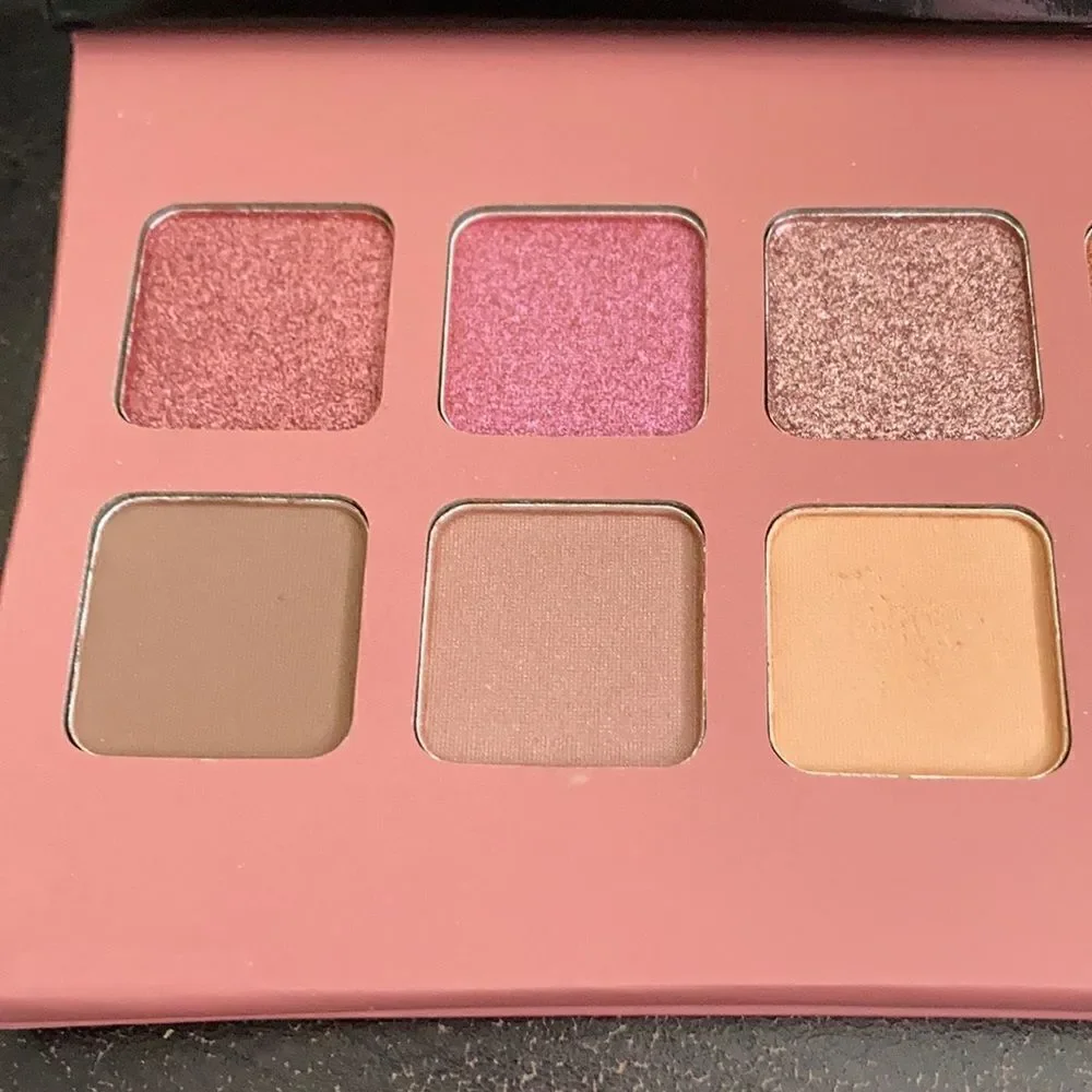 Illamasqua Unveiled Artistry Palette 12 shades
